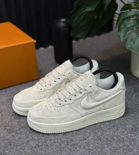 Nike Air Force 1 Gamuza Hueso